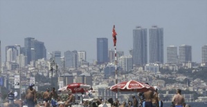 İstanbullular sıcak havada Sarayburnu'nda serinledi