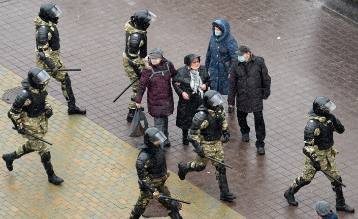 Belarus’taki protestolarda yaklaşık 250 kişi gözaltına alındı