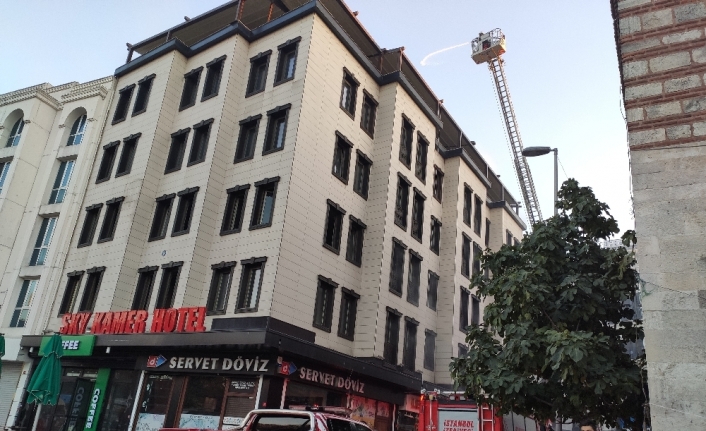 Beyazıt’ta inşaat halindeki otelde çıkan yangın paniğe yol açtı
