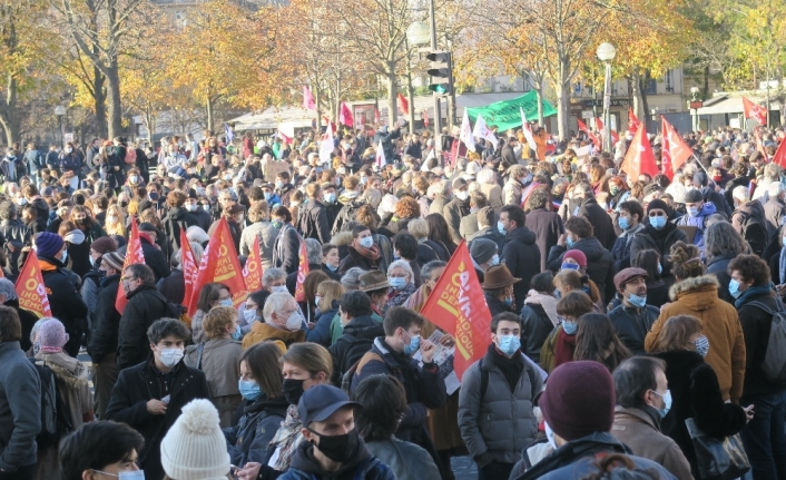 Fransa’da birçok kentte "küresel güvenlik" yasası protestosu