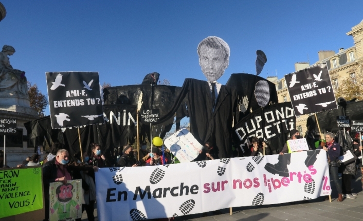 Fransa’da “Küresel Güvenlik” yasası ve polis şiddeti protestosu
