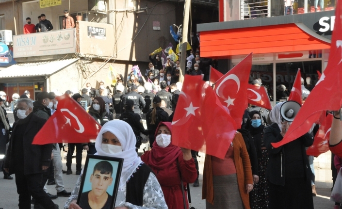 HDP’liler acılı ailelerin çığlığını, ses sistemini açarak engellemeye çalıştı