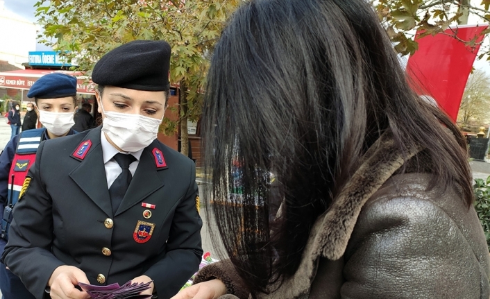 İstanbul Jandarması kadınlara “KADES” uygulamasını tanıttı