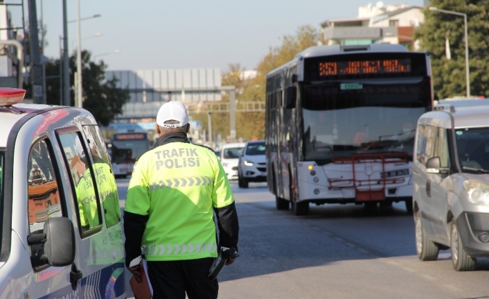 Vakaların arttığı İzmir’de toplu taşıma araçlarında korona virüs denetimi