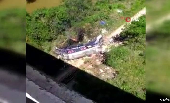 Brezilya’da otobüs viyadükten düştü: 10 ölü, 20 yaralı