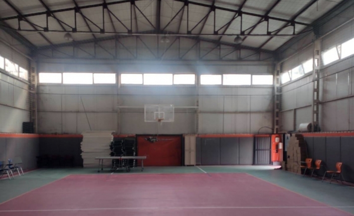 İzmir Valiliği spor salonunun hastaneye çevrildiği iddiasını yalanladı