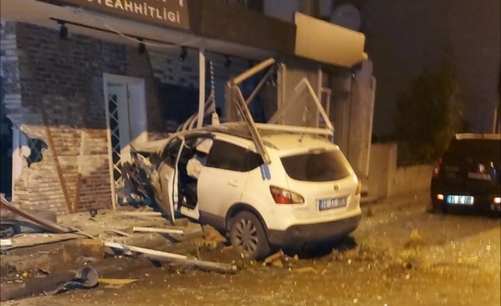 İzmir’de kısıtlama sessizliği kaza gürültüsü ile son buldu