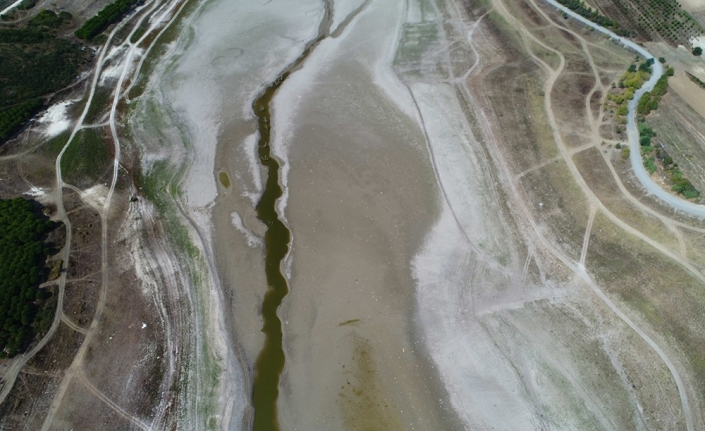 Sazlıdere Barajı’nda korkutan görüntü, su seviyesi yüzde 5’e düştü