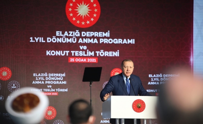 Cumhurbaşkanı Erdoğan: “Elazığ’da 8 bin ailemizi yeni evlerine kavuşturmuş oluyoruz”