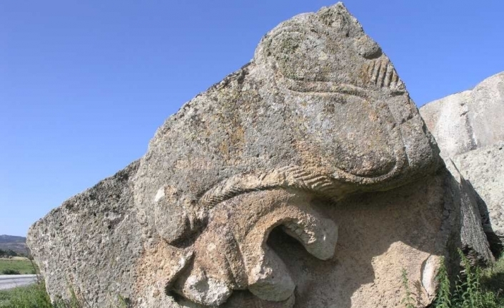 Gizemli Frig vadisinin en dikkat çekici eseri: ‘Yılantaş Kaya Mezarı’