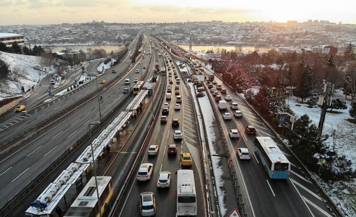 İstanbul’daki trafik yoğunluğu havadan görüntülendi