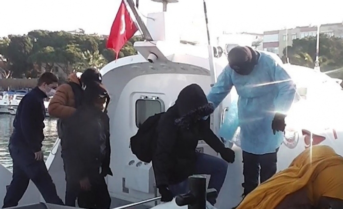 İzmir’de 32 göçmen kurtarıldı