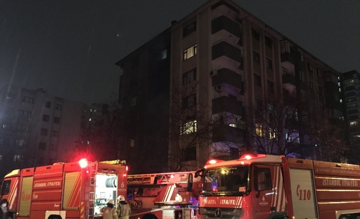 Kadıköy’de korkutan patlama: Kısıtlamada mahalleli sokağa döküldü