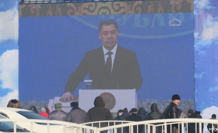 Kırgızistan’da Cumhurbaşkanlığı seçimini kazanan Caparov yemin etti