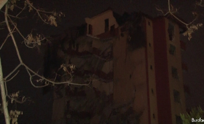 Maltepe’de yıkımı devam eden bina göçtü: Mahalleli sokağa döküldü