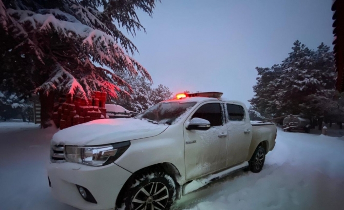 Manisa’da karda mahsur kalan 7 kişi kurtarıldı