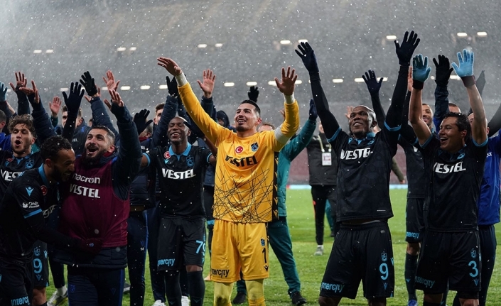 TFF Süper Kupa, Trabzonsporlu futbolcuların ellerinde havalandı