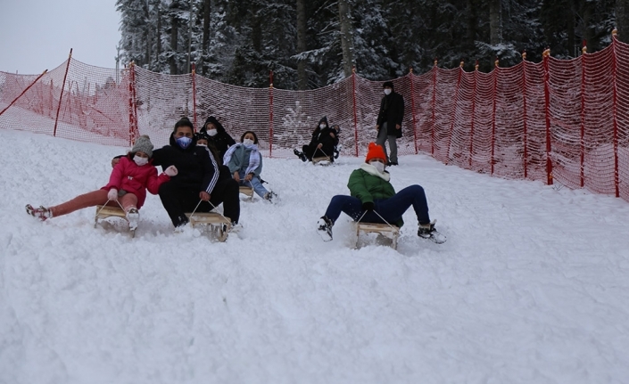 Artvin Atabarı Kayak Merkezi’nde kayak sezonu açıldı