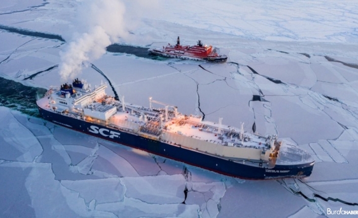 Rus gemisi tarihte ilk kez kışın Kuzey Buz Denizi’ni geçti