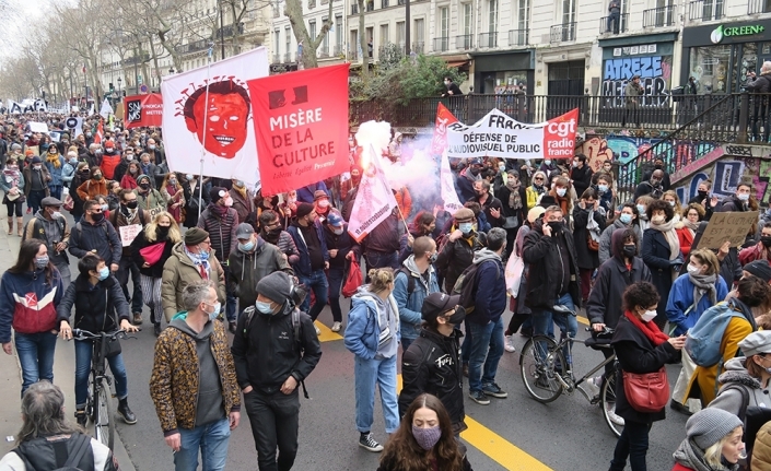 Fransa’da kültür sektörü çalışanları yeniden sokakta
