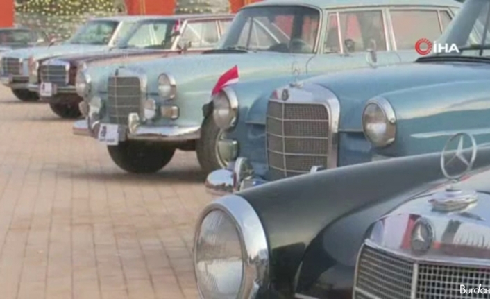 Mısır’da klasik Mercedes’ler sergilendi