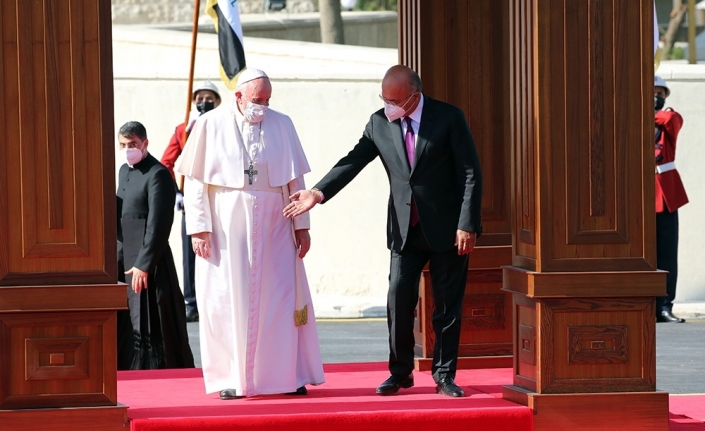 Papa Francis, Bağdat’ta resmi törenle karşılandı