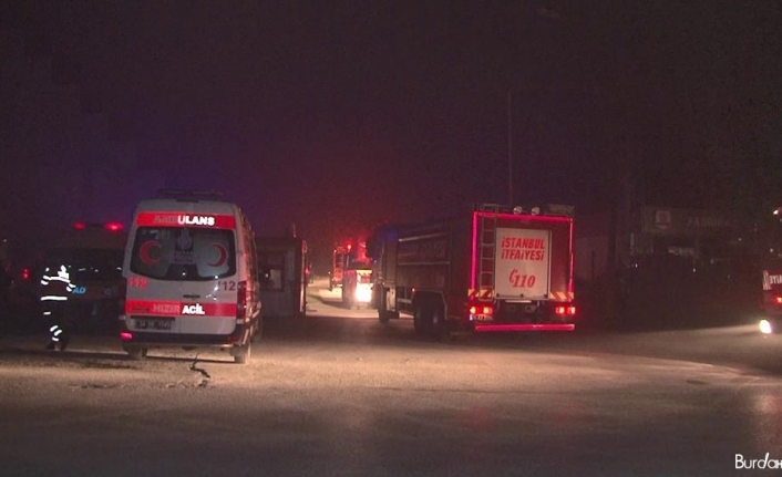 Tuzla’da yangının çıktığı fabrikadan yaralı bir işçi çıkarıldı