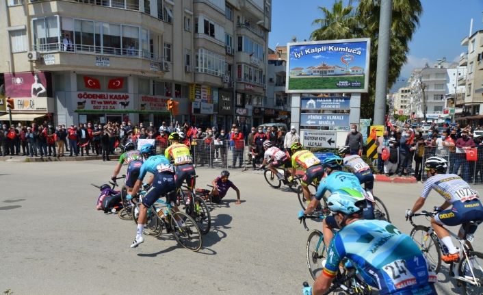 56. Cumhurbaşkanlığı Türkiye Bisiklet Turu’nda kaza ucuz atlatıldı
