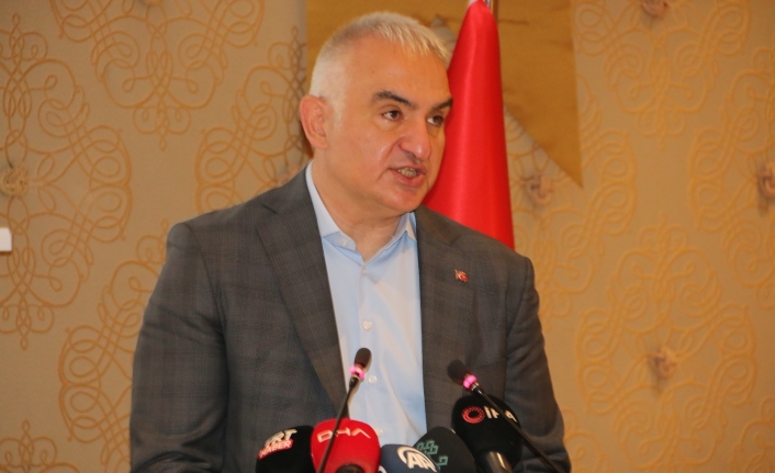 Bakan Ersoy: “Mayıs sonuna kadar tüm turizm çalışanları aşılanacak”