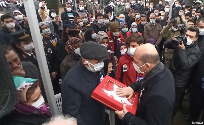 Bakan Soylu, Bursa’da şehit cenazesine katıldı