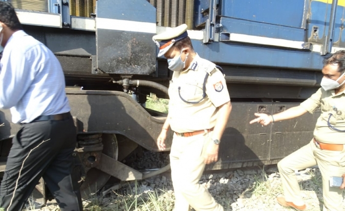 Hindistan’da yolcu treni kamyona çarptı: en az 5 ölü