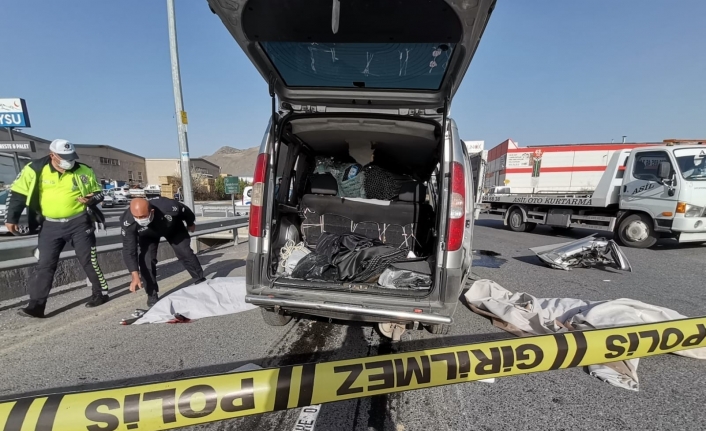 Kayseri’de feci kaza: 2 ölü, 1 yaralı