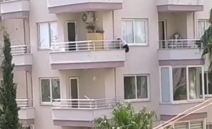 Polisten kaçmak için balkondan 6’ncı kattan 5’inci kata indi