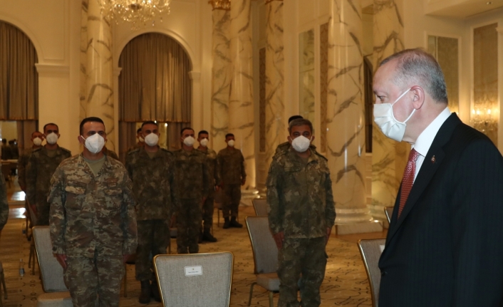 Cumhurbaşkanı Erdoğan, Azerbaycan Görev Grubu’ndaki askerlerle bir araya geldi