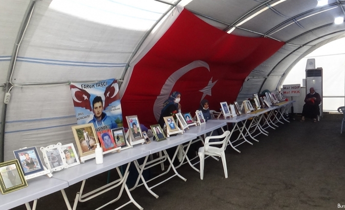Diyarbakır’da evlat nöbetinde olan ailelerin bekleyişi sürüyor