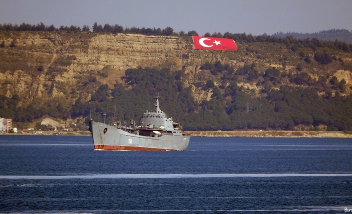Rus savaş gemileri peş peşe Çanakkale Boğazı’ndan geçti