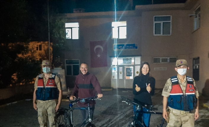 Türkiye turuna çıkan İsviçreli turistlerin bisikletlerini çaldılar