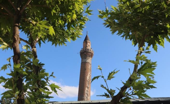 825 yıllık Sivas Ulu Camii’nin restorasyon çalışmalarına eğik minaresinden başlanacak