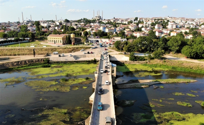 Edirne’de seviyesi düşen nehirlerde adacıklar oluştu