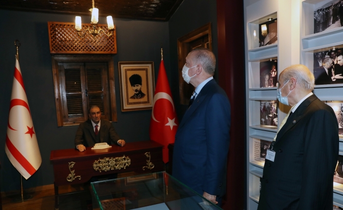 Erdoğan ve Bahçeli, Alparslan Türkeş’in evini ziyaret etti