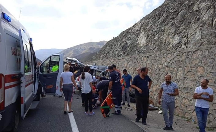 Erzincan’da trafik kazası: 2’si ağır 4 yaralı