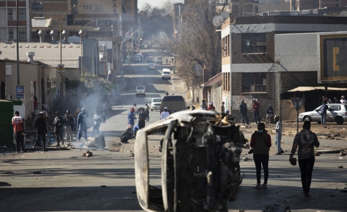 Güney Afrika’da Zuma’nın tutuklanmasının ardından protestolar devam ediyor