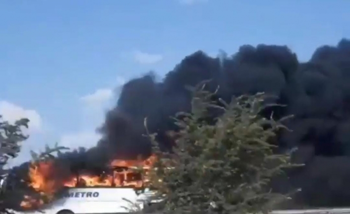 İzmir’de yolcu otobüsü alev alev yandı
