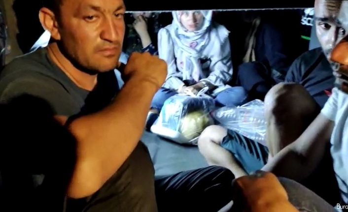Kaçak göçmenler otobüsün bagajından çıktı