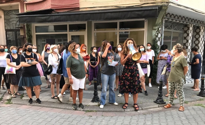 Kadıköy’de 17 yaşında kız çocuğuna iğrenç tacize kadınlardan protesto