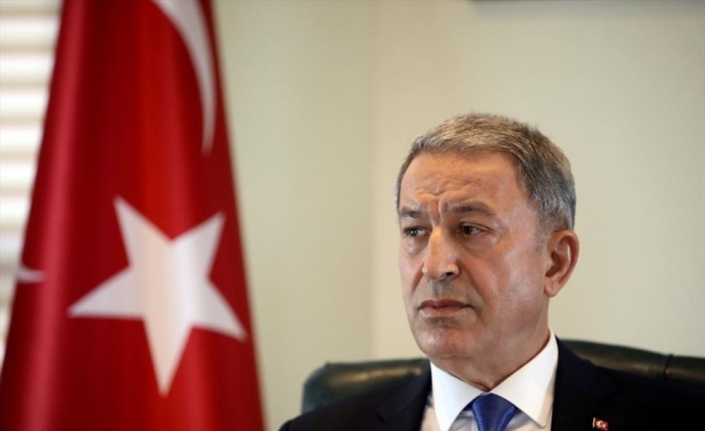 Milli Savunma Bakanı Akar’ın uçağı Adana’ya acil iniş yaptı