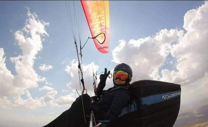 Rüzgar havacılık eğitmeni Arslan’tan Türkiye kadınlar rekoru
