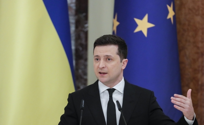 Ukrayna Devlet Başkanı Zelenskiy, Genelkurmay Başkanı Khomçak’ı görevden aldı