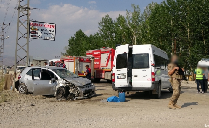 Yüksekova’da trafik kazası: 9 yaralı