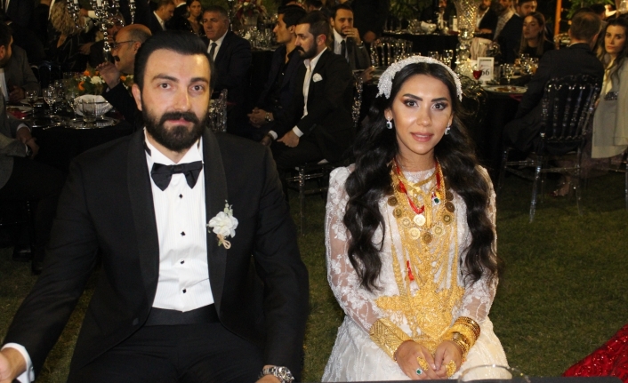 Bin 500 kişilik düğünde yeni evli çifte 2 milyon lira ve 4 kilo altın takıldı